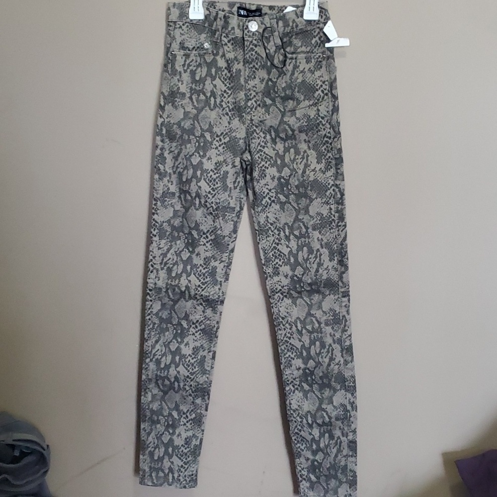 Zara jeans size 4